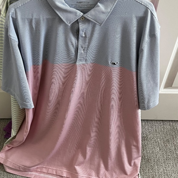 Vineyard Vines - 3 shirts included - Picture 6 of 6